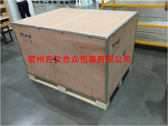 鋼帶(dài)箱}